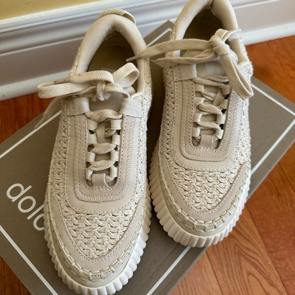 Dolce Vita Dolen Tan Sneaker - Size: 6 - Picture 5 of 8